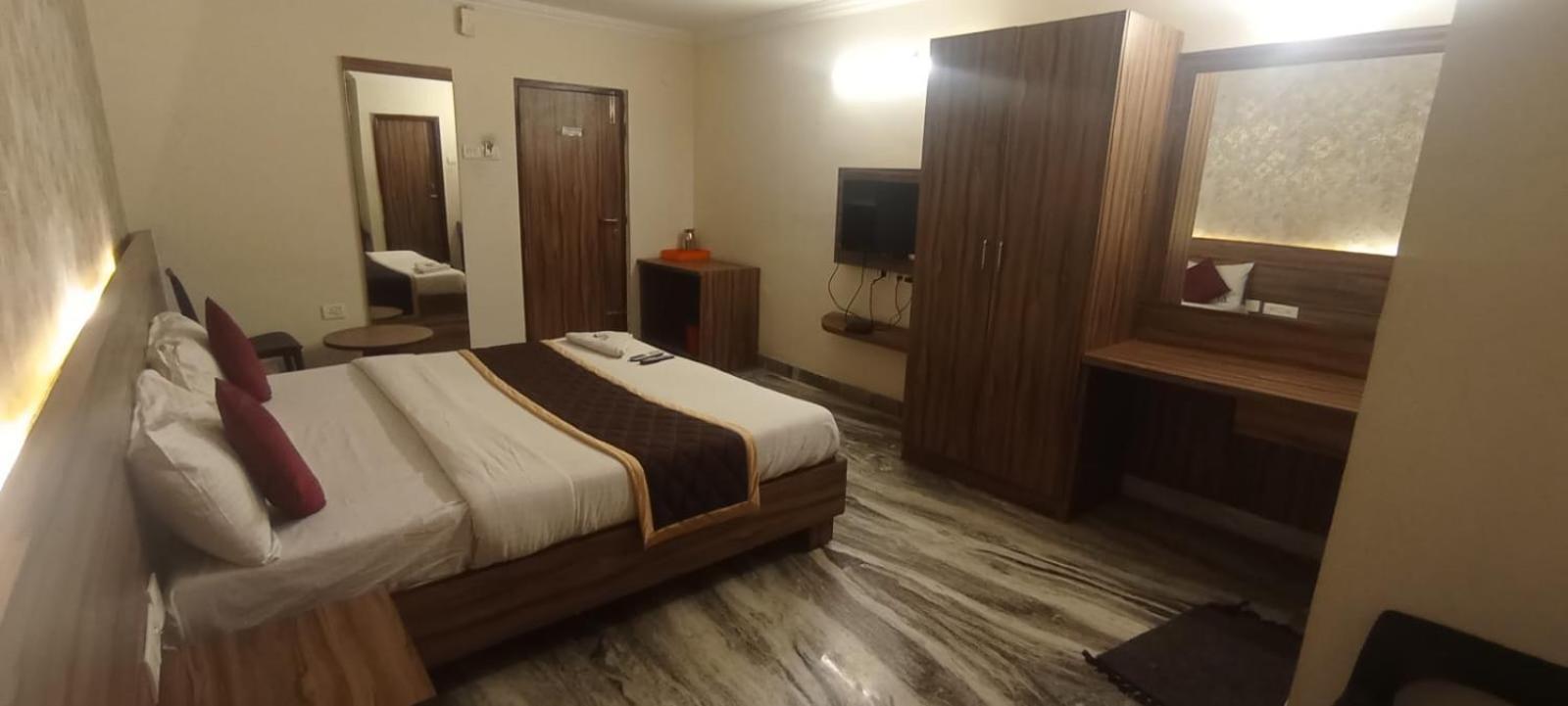 Hotel Raj Meridian, Tambaram Chennai Bagian luar foto
