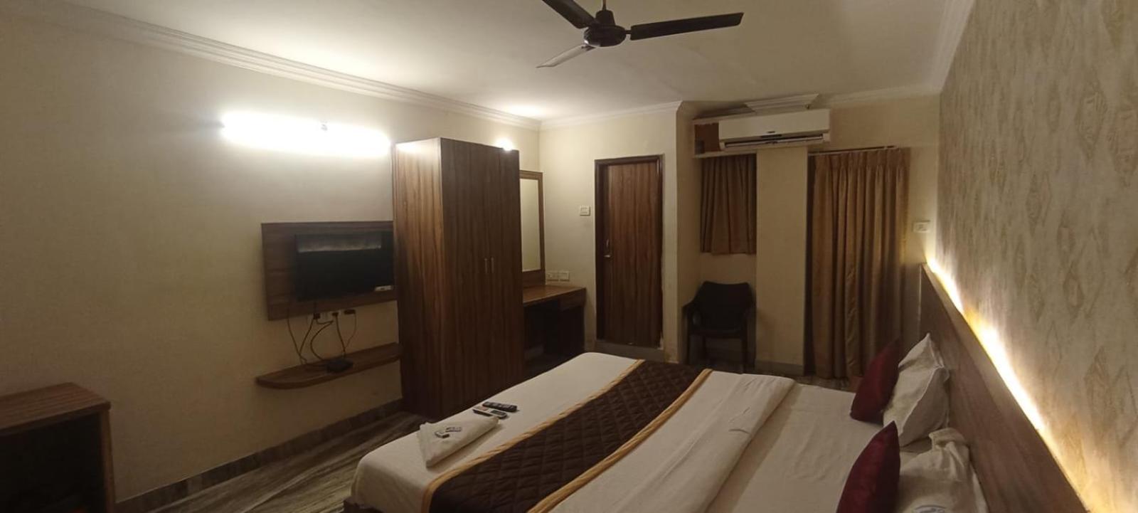 Hotel Raj Meridian, Tambaram Chennai Bagian luar foto